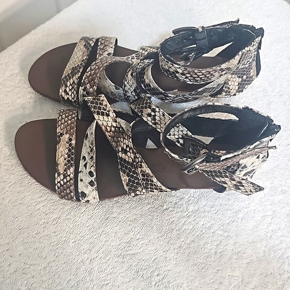 Vintage Bamboo Faux Alligator Skin, Crisscross,Zip up Sandals with 2 buckles.. 6 - Picture 6 of 11